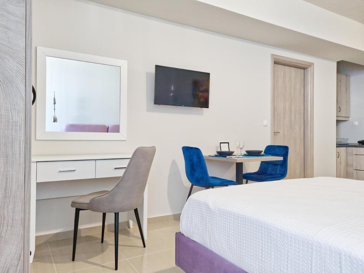 Epipleon Luxury Suites -104- Δωμάτιο 35Τμ Με Βεράντα 35Τμ Μπροστά Στη Θάλασσα Nafpaktos Bagian luar foto
