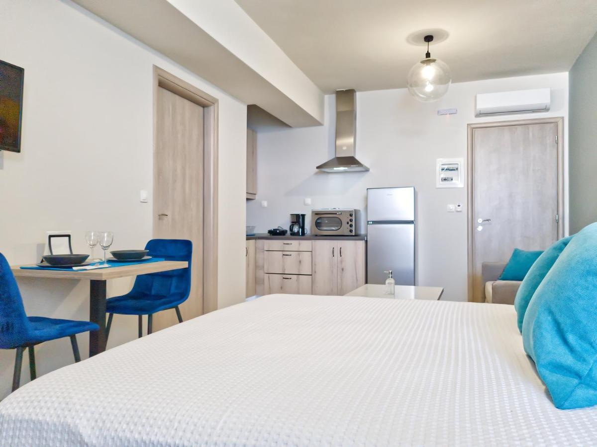 Epipleon Luxury Suites -104- Δωμάτιο 35Τμ Με Βεράντα 35Τμ Μπροστά Στη Θάλασσα Nafpaktos Bagian luar foto