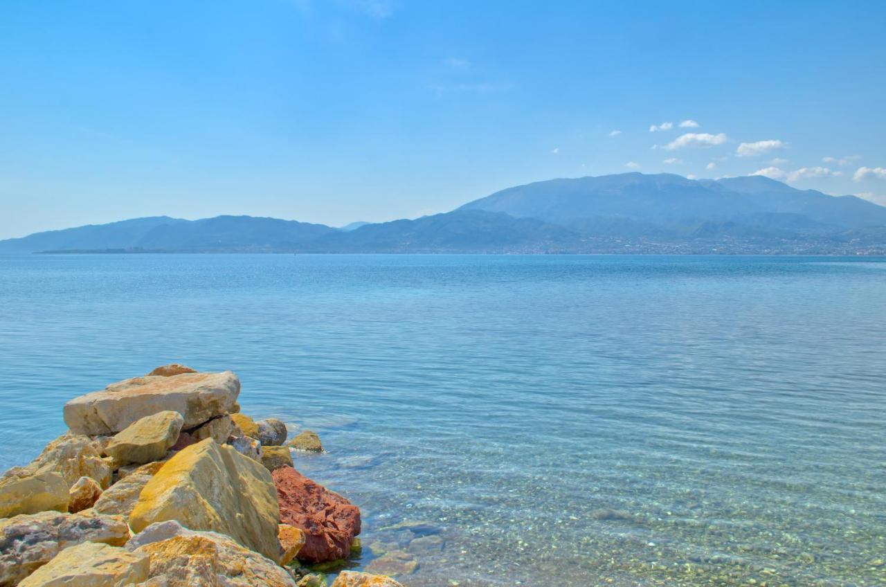Epipleon Luxury Suites -104- Δωμάτιο 35Τμ Με Βεράντα 35Τμ Μπροστά Στη Θάλασσα Nafpaktos Bagian luar foto